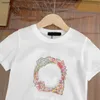 Ny baby t-shirt barn designer kläder barn t-shirt storlek 100-160 cm blomma omgivande ansikte design flickor pojkar kort ärm tees 24mar