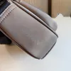 P160 حقيبة Crossbody عالية الجودة ، حقيبة الكتف ، حقيبة رسول ، باستخدام النسيج الأصلي المستورد ، شعار أجهزة Ultra HD الأصلي ، بطانة قماش خاصة ، الحجم: 22 × 14x6