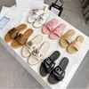 デザイナーのChlee Slippers 2024フラットボトムベトナムドバイナイジェリアGuangzhou出荷高品質1かわいいと甘い