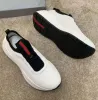2024 New Men Designers Chaussures en cuir breveté Sneaker Nylon Flat Trainers Black Blue Blanc à lacets à lacets Casual Sneakers Outdoor Runner Sneakers 38-45