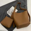 ショルダーバッグ女性用途の多い買い物客バッグPUレザーファッション容量調整可能なストラップマッチングクラッチセットとシンプル