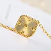 10 Motiv Flower 4 Four Leaf Clover Necklace Designer för kvinnor V-guld agat Mor till Pearl Initial Pendant Halsband 18K Guldsmycken Män Valentines Day Daily Outfit