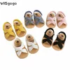 Sandaler Visgogo Baby Girls Sandaler Spädbarn Nyfödda Bowknot Crib Shoes Summer Soft Sole Anti-slip First Walking Shoes Prewalker 240329