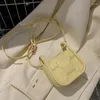 Akşam çantaları düz renkli küçük taze mini çanta kadınlar için 2024 yaz pu moda ruj kızları çok yönlü crossbody cara çanta