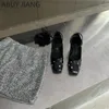 Scarpe eleganti 2024 Sandali estivi con punta quadrata in metallo sexy Tacchi alti con cinturino con fibbia Sandali di design Mary Jane di lusso