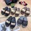 2024 Nouveau créateur de pantoufle polyester ripstop hommes glisser la sandale brodée d'étiquette en caoutchouc sandales de mode de mode de plage d'été