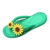 Tofflor kvinnor mjuka sommar flip flower blommor strand sandaler plattform thongs söta utomhus platt chaussures femme