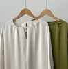 البلوزات النسائية 2024 ربيع الصيف بلوزة وقميص Blusas Para Mujer Design Green Hollow Long Sleeve Love Raglan Top CT2398