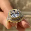 She 925 Srebrna biżuteria pierścionki zaręczynowe halo żółte złoto ślubne zestaw ślubny dla kobiet 1.8ct poduszka cięta aaaaa cZ 240320