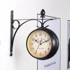壁の時計屋内金属時計鉄ラックバッテリー付きの両面ビンテージ操作デジタルアナログルーム用