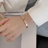 2024 Bracelet élastique à ongles fins pour hommes et femmes Bracelet en diamant d'eau en acier titane non décoloré pour femmes Instagram nouveau design de niche à la mode luxe léger h