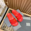 Piscina de diseñador Slippers deslizantes para hombres Sandalias de moda para mujer París CHAUSSURE CASQUETE CASQUETE SANDALE MULAS TELS SLIDES CLAQUINETA FEMME