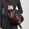 Schoudertassen Hoge kwaliteit Eerste laag Koeienhuid Geplooid Handgreep Emmertype Damestas Vintage Senior Sense Single Crossbody