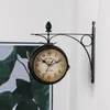 壁の時計レトロなスタイルの時計部屋両面ヨーロッパのヴィンテージ付きアイアンラックバッテリーが家のために動作する