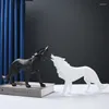 Decoratieve beeldjes abstracte totem wolf hond ornamenten standbeeld geometrische hars ornament decoratie accessoires geschenken