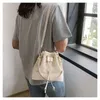 Вечерние сумки Летние женские соломенные ведра на плечо Маленькие сумки через плечо для женщин 2024 Модные женские тканые дизайнерские женские сумки Пляжные