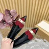 Love Crystal Designer Shoes 여성 캐주얼 신발 레이디스 럭셔리 2024 편안