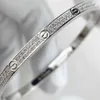 2024 dünnes Nagel-elastisches Armband für Männer und Frauen, voller Sky Star Wide Edition-Diamant mit Schraubendreher, eingelegter Zirkon-Schmuck, Präzisions-High-End-Geschenk