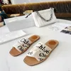 Projektant Chlee Kaptaki Celebrity Style Sandały modowe 2024 Letnia warstwowa zniszczenie Flat Roman Buty Krzyżowe dla kobiet