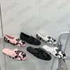 Designerskor Satin Mules utsmyckade sandaler fårskinn mulor kristaller gummi yttersula skor no550