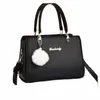 Kvinnor Plush Ball Decor Handbag Fi Satchel Bag Stylish Purse and Tote Bag Pu Leather Top Handle Axel Väskor U3HW#