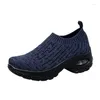 Fitnessskor Kvinnor Tennis Andningsbara nät Höjd-ökande Slip-On Female Sock Footwear Outdoor Sneakers tjocka bottenplattformar