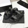 35-44 дизайнерские тапочки Мужские женские сандалии Высококачественные ползунки с кристаллами из телячьей кожи Channel модная повседневная обувь на стеганой платформе Летняя удобная пляжная обувь