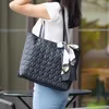 Silk Scarf Tote Bag Nytt år FI Trend Love Brodery Solid Color Large Capacity Mother and Child Handbag Handväskor N1NA#