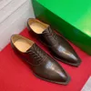 Chaussures décontractées d'affaires pointues de haute qualité pour hommes, chaussures simples à lacets en cuir verni en peau de vache à coupe profonde et basse, chaussures formelles à talons carrés