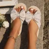 Sandaler 2024 Chanclas de Moda Para Mujer Zapatillas Planas Salvajes Informales Color Caramelo Plisado El Hogar Verano