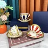 Tazze Piattini Set tazze da caffè Ceramica Porcellana Tè Compleanno Regalo di lusso Bone China Decorazione di nozze Articoli per bevande Taza