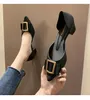 Sıradan Ayakkabı 2024 Yaz Yetişkin Plastik Sandalet Kadın Orta Kalın Topuklular Ins Moda Bayanlar Slip Olmayan Kare Düğme Saçlı Jöle Ayakkabı