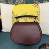 Sac à bandoulière pour femme sac à bandoulière de qualité personnalisée haut de gamme sac à main en cuir de vache boucle magnétique capacité d'ouverture et de fermeture suffisante pour utiliser une variété de couleurs disponibles