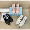 P Femmes Haute Qualité Simple Sandales Mode Chaussures Pointues Sandale De Luxe En Cuir Pantoufles Designer Femmes Sexy Fête De Mariage Robe À Talons Hauts Avec boîte d'origine 7DY4