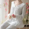 Femmes de nuit blanc sexy dentelle col en V femmes à manches longues hauts de nuit bas pantalons pyjama ensembles vêtements de maison automne vintage coton pyjamas