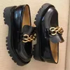 Chaussures décontractées La silhouette élégante des mocassins en cuir noir à semelles épaisses améliore le style de mode et l'amour pour les styles rétro.Suite