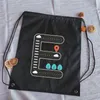 Yol İşaret Harfleri Baskı Drawstring Çanta Açık Fitn Spor Çanta Paketi Cep Yoga Çantası Sırt Çantası Kitap Çantası Özelleştirilmiş Çantalar G6IJ#