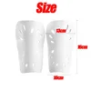 Fotbollssköldar fotbollsskiktskyddssatser för man 1-5Pair Protective Gear Breattable Plastic Safety Shin Pads 240322