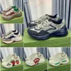 2024 Designerskor Rhyton Sneakers Casual Shoes Multicolor Sneakers Beige Men Trainers Vintage Chaussures Ladies Casual Leather Shoes Sneaker Storlek 35-45