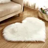 Tapis blanc imitation laine tapis en forme de coeur tapis de sol en peluche salon chambre chevet belle fille