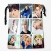 Hot Kpop Stray Kids Felix DrawString Påsar Ljusa färgtryckta presentväska resor förvaringskläder 18x22cm satin tyg 0622 Q2BN#