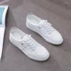 Sapatos de fitness branco feminino verão 2024 malha coreana correndo moda alta superior tênis esportes femininos apartamentos