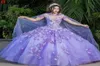 Robes de Quinceanera lavande violet clair élégantes avec cape dentelle appliquée corset perlé robe de 15 ans jupe bouffante doux 16 D8477109