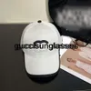 Boll Caps Hat Designer Baseball High End Cap Letter Solid Color Design Beach Travel Birthday Christmas Gift Mycket trevlig