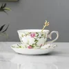 Cerâmica xícara de café pires colher conjunto flor xícaras de chá conjunto europeu caneca de porcelana e pires para xícaras de café canecas coffeeware presente 240319