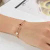 Vans Pulsera de trébol de cuatro hojas para mujer Pulsera de nicho de oro rosa de 18 quilates con ágata roja de doble capa como regalo para novias y esposas