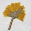 Decoratieve beeldjes 1 stks Afrikaanse WhiteTurkey Feather Hand Fan Handgemaakte Fans voor Bruiloft Decoratie Met Bloemen Enkelzijdig Fan-X2