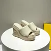 Designerskor Fashion Women Feel Platform Slipper Luxury Leather Rubber Hos Wedge Sandal Summer Casual Beach Shoes Storlek 35-41