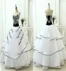 Moda gotycka czarno -biała suknia ślubna suknia ślubna bez ramiączek haftowane organza marszczone warstwy długie gorset tył rdza1707370