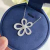 Designer Charm S925 Sterling Silver Diamond Van Sunflower Women's Necklace with Five petal Flowers Charming Noble Women Light Luxury Pendant Jewelry